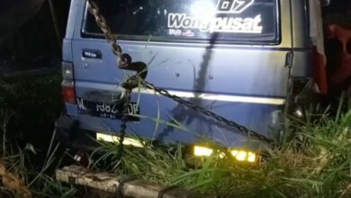 Kendaraan jeep penabrak pengendara sepeda motor hingga tewas.